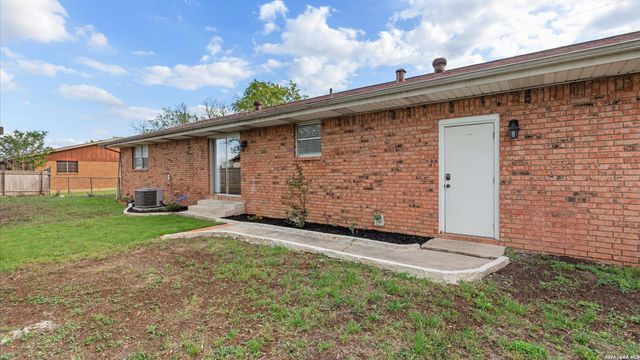 273 MEADOW AVE, New Braunfels, TX 78130