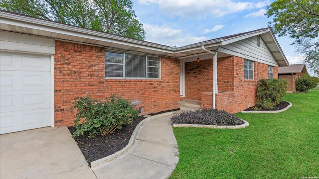 273 MEADOW AVE, New Braunfels, TX 78130