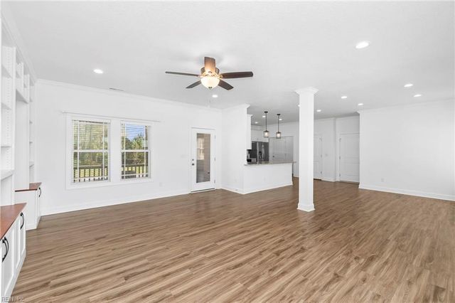 109 Foxglove DR, Moyock, NC 27958