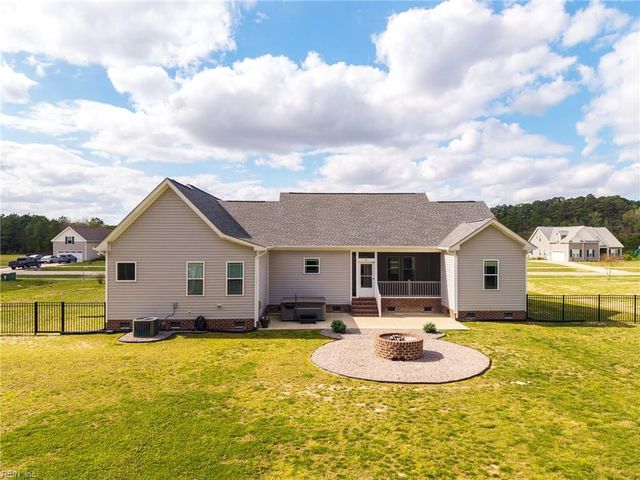 109 Foxglove DR, Moyock, NC 27958