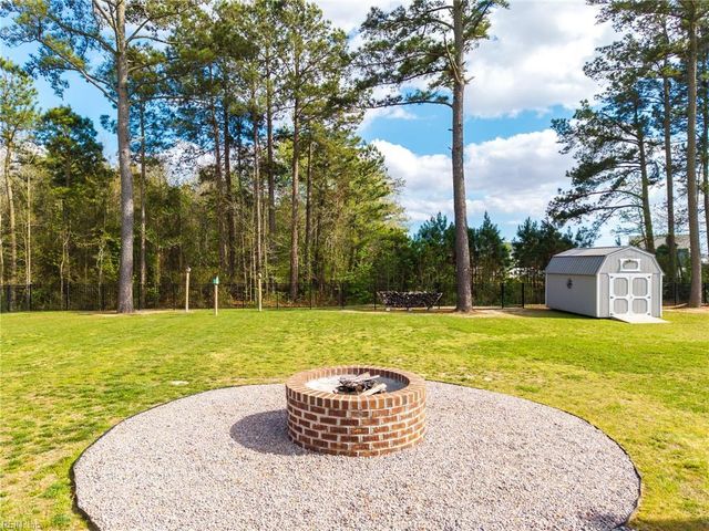 109 Foxglove DR, Moyock, NC 27958