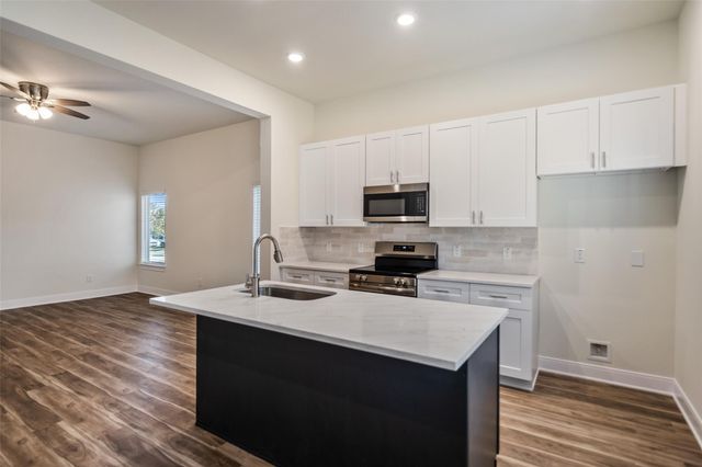 408 W Marlin St, Willis, TX 77378