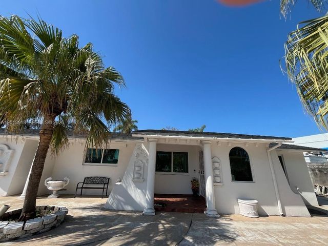 2525 SW 107th Court, Miami, FL 33165