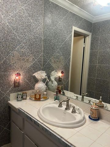 2525 SW 107th Court, Miami, FL 33165