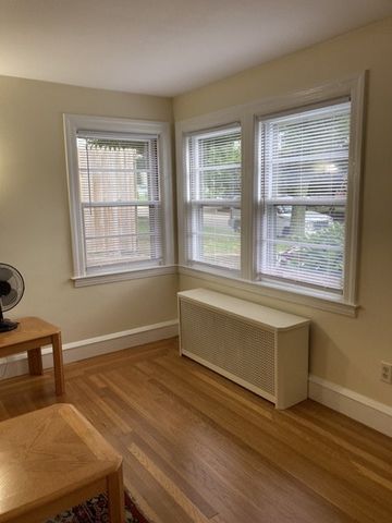 285 Knollwood Avenue Avenue, Cranston, RI 02910