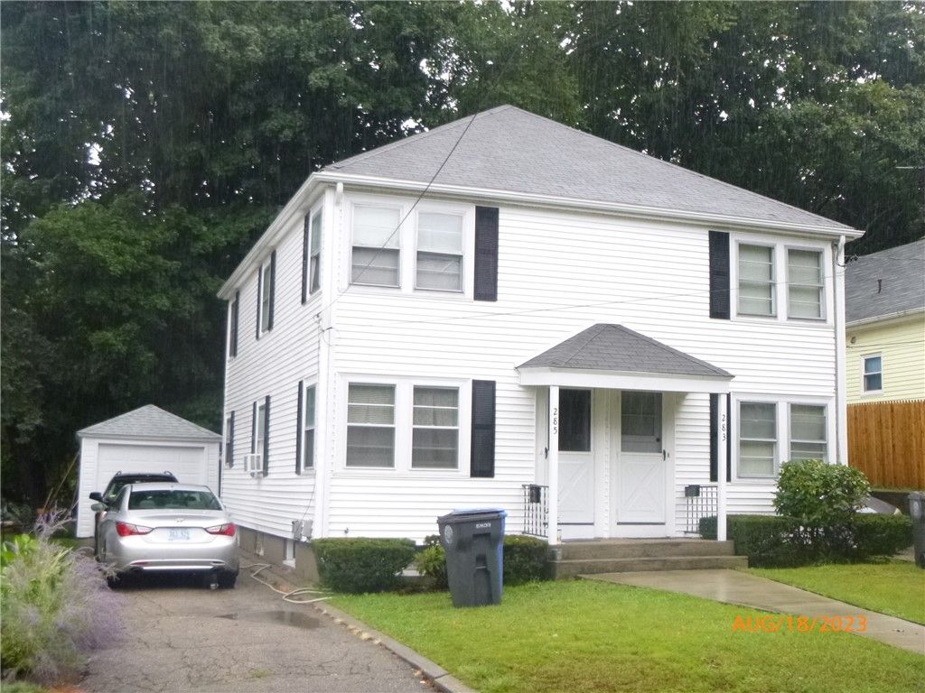 285 Knollwood Avenue Avenue, Cranston, RI 02910