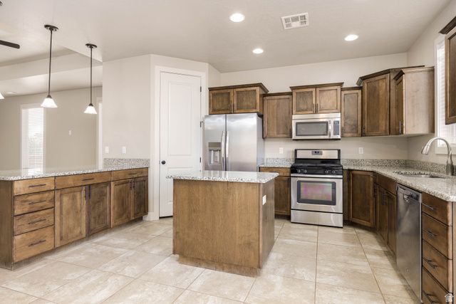 718 W 400 N, Hurricane, UT 84737