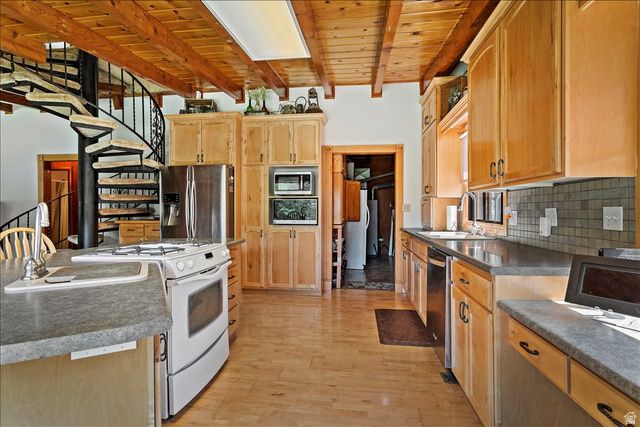 2391 KAYS CREEK DR, Layton, UT 84040