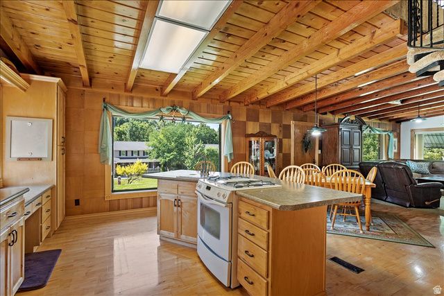 2391 KAYS CREEK DR, Layton, UT 84040