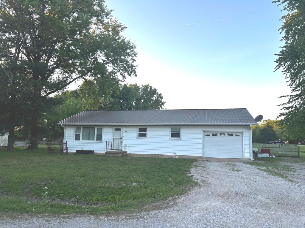 Image 1 of property listing at 701 Boyd Avenue, Iuka, IL 62849