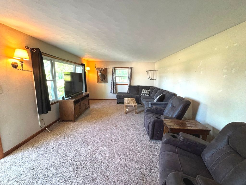 Image 2 of property listing at 701 Boyd Avenue, Iuka, IL 62849