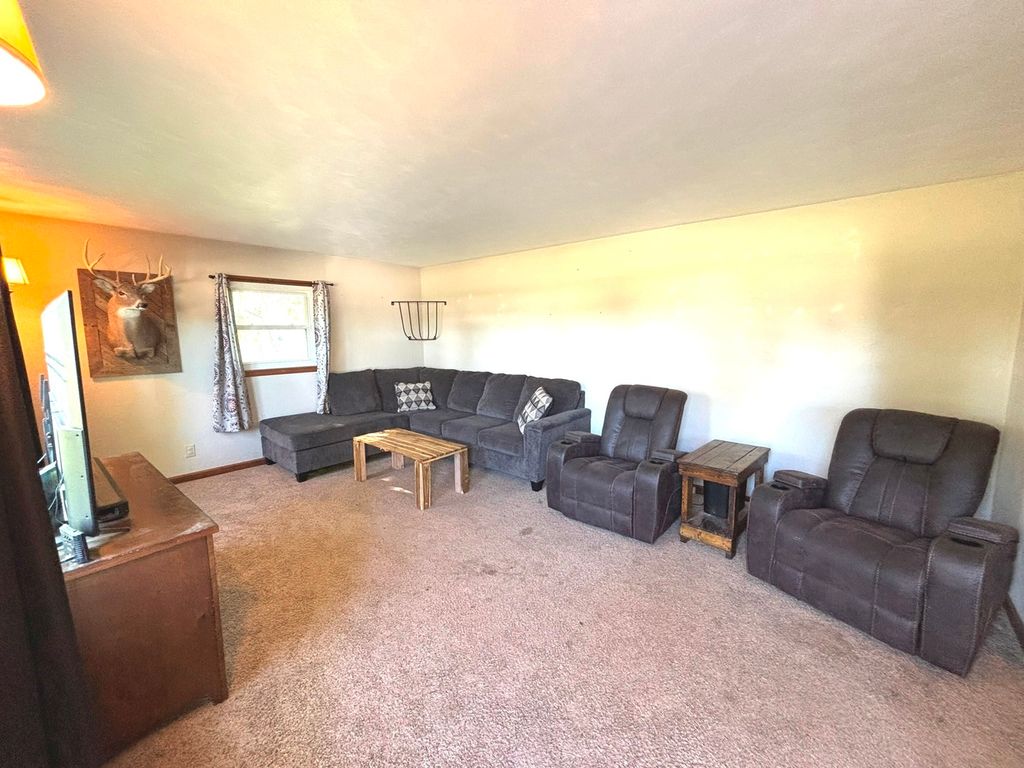 Image 3 of property listing at 701 Boyd Avenue, Iuka, IL 62849