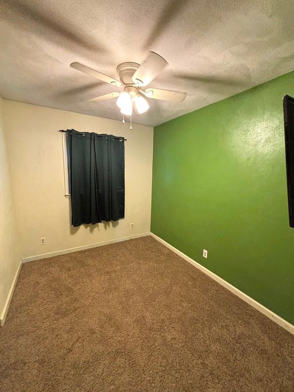 Image 8 of property listing at 701 Boyd Avenue, Iuka, IL 62849
