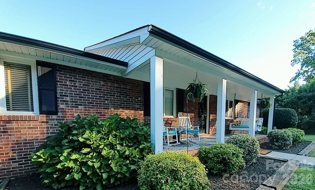 318 Rutledge Road, Mount Holly, NC 28120