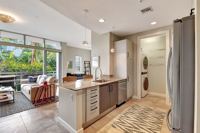 365 SE 6th Avenue 204, Delray Beach, FL 33483