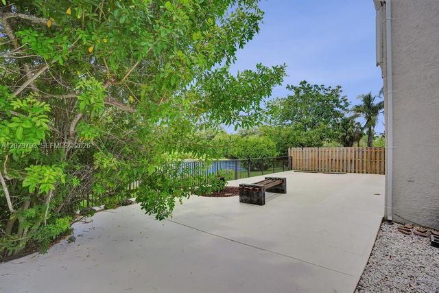 21461 Sawmill Ct, Boca Raton, FL 33498