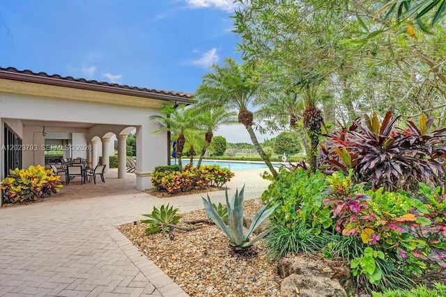 21461 Sawmill Ct, Boca Raton, FL 33498
