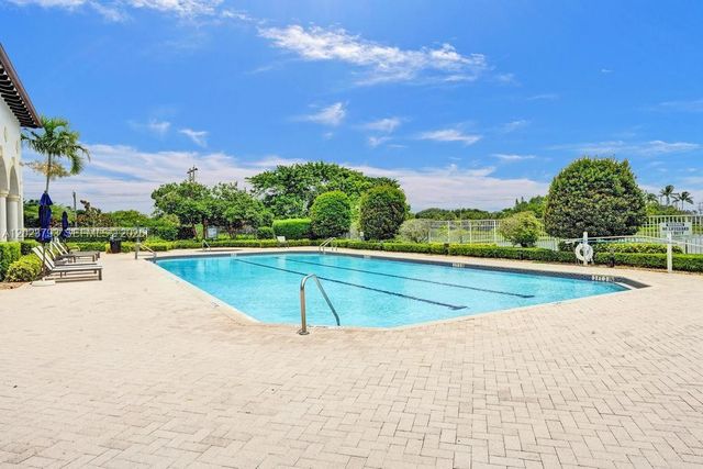 21461 Sawmill Ct, Boca Raton, FL 33498
