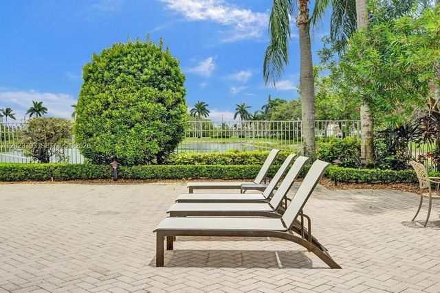 21461 Sawmill Ct, Boca Raton, FL 33498