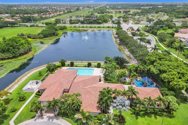 21461 Sawmill Ct, Boca Raton, FL 33498