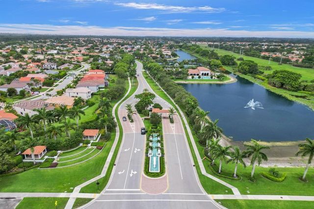 21461 Sawmill Ct, Boca Raton, FL 33498