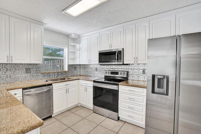 21461 Sawmill Ct, Boca Raton, FL 33498