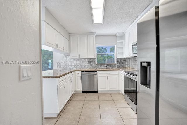 21461 Sawmill Ct, Boca Raton, FL 33498