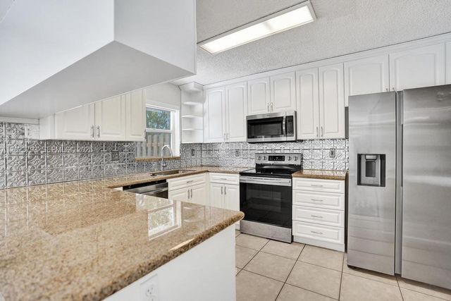 21461 Sawmill Ct, Boca Raton, FL 33498