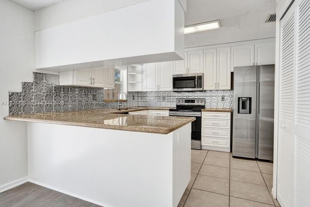 21461 Sawmill Ct, Boca Raton, FL 33498