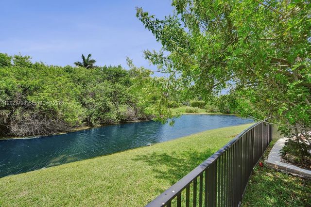 21461 Sawmill Ct, Boca Raton, FL 33498