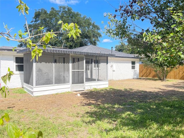 2825 8th Avenue N, Texas City, TX 77590