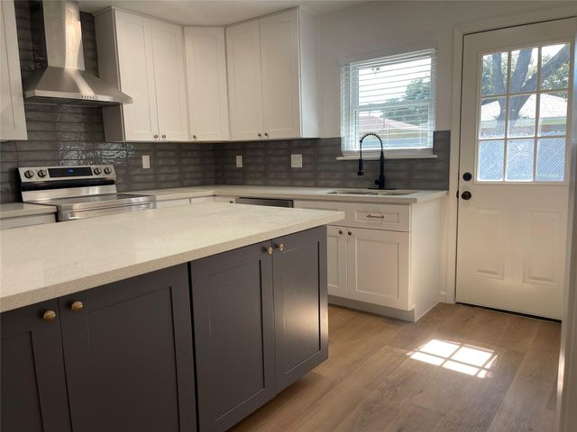 2825 8th Avenue N, Texas City, TX 77590