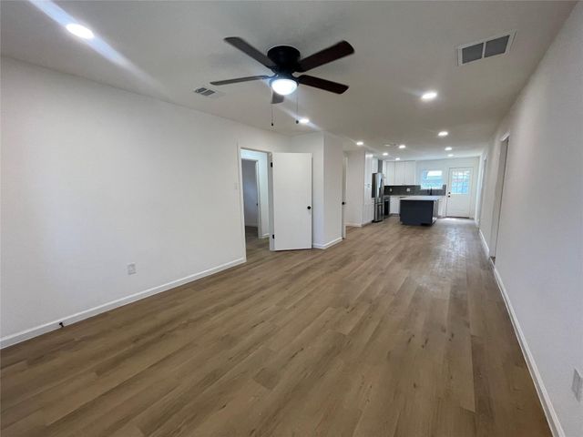 2825 8th Avenue N, Texas City, TX 77590