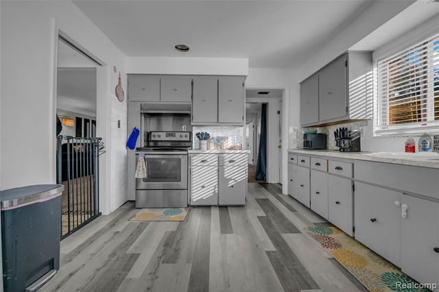 16504 Collinson Avenue, Eastpointe, MI 48021