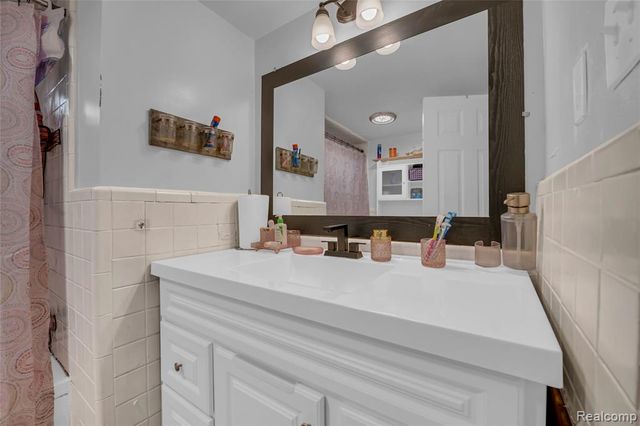 16504 Collinson Avenue, Eastpointe, MI 48021