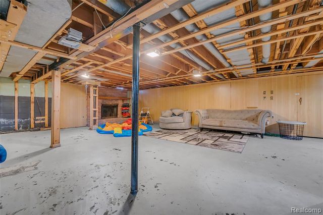 16504 Collinson Avenue, Eastpointe, MI 48021