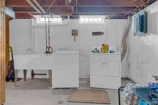 16504 Collinson Avenue, Eastpointe, MI 48021