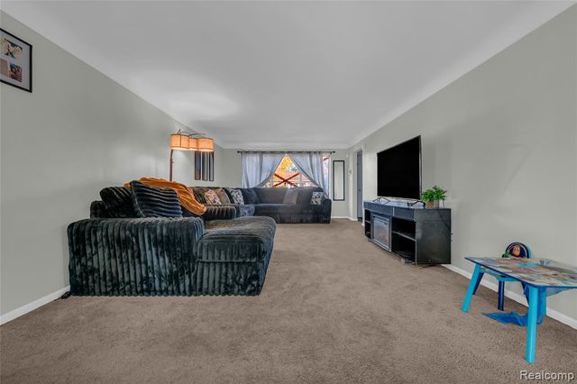 16504 Collinson Avenue, Eastpointe, MI 48021