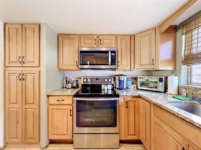 211 NW MONROE CIRCLE N, St Petersburg, FL 33702