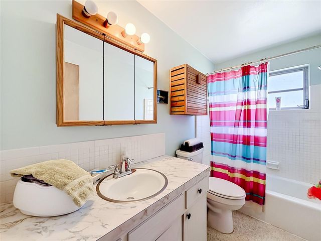 211 NW MONROE CIRCLE N, St Petersburg, FL 33702
