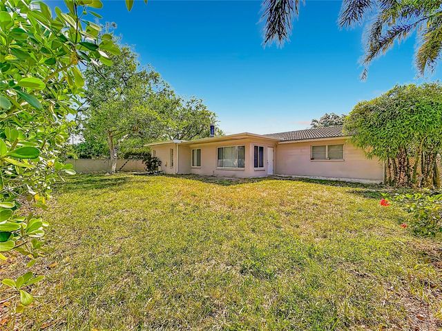 211 NW MONROE CIRCLE N, St Petersburg, FL 33702