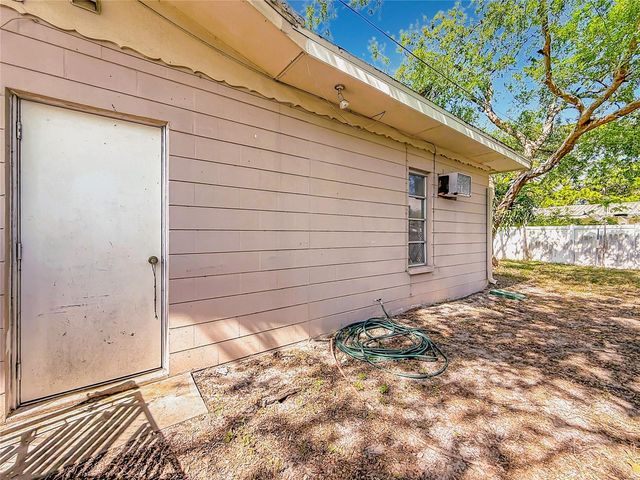 211 NW MONROE CIRCLE N, St Petersburg, FL 33702