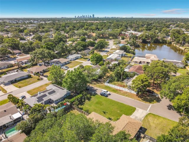 211 NW MONROE CIRCLE N, St Petersburg, FL 33702