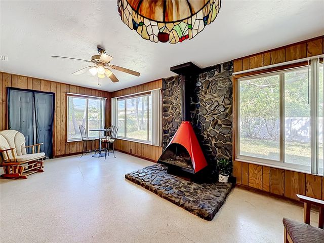 211 NW MONROE CIRCLE N, St Petersburg, FL 33702