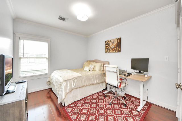 1325 Prince Street, Houston, TX 77008