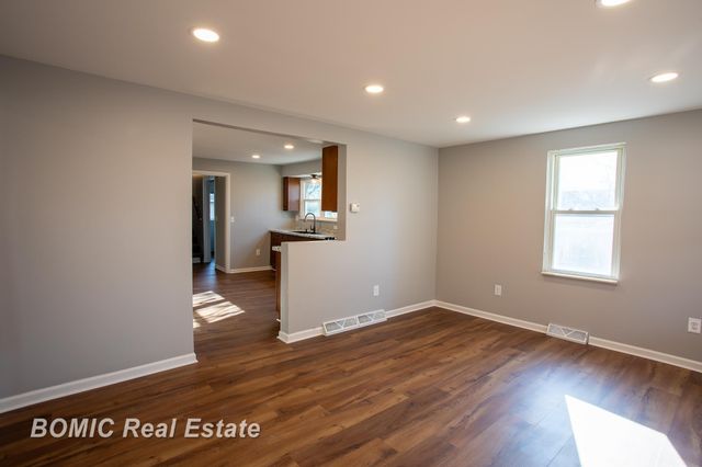 1110 Dunbar Street, Essexville, MI 48732