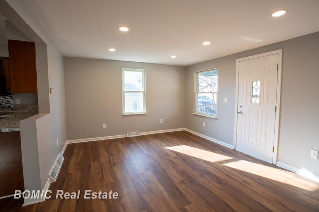 1110 Dunbar Street, Essexville, MI 48732