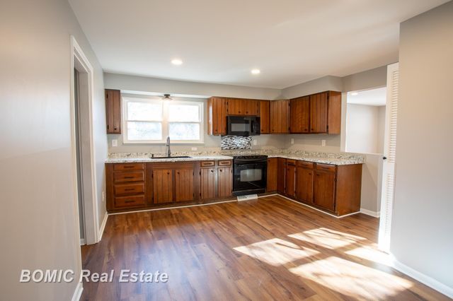 1110 Dunbar Street, Essexville, MI 48732