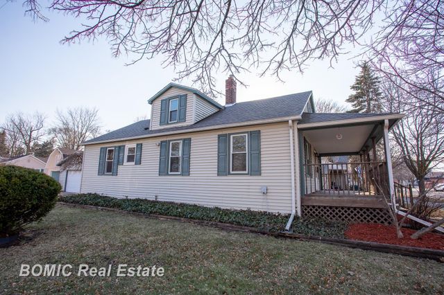 1110 Dunbar Street, Essexville, MI 48732