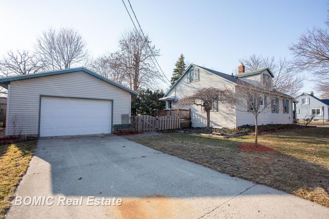 1110 Dunbar Street, Essexville, MI 48732